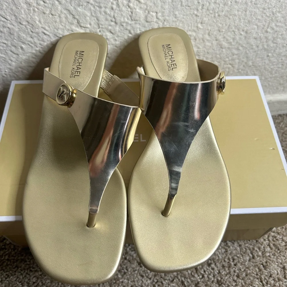 Michael Kors Gold Women's Strappy Low Heel Sandals 7 Fall Retro Girlife Bold Fun
